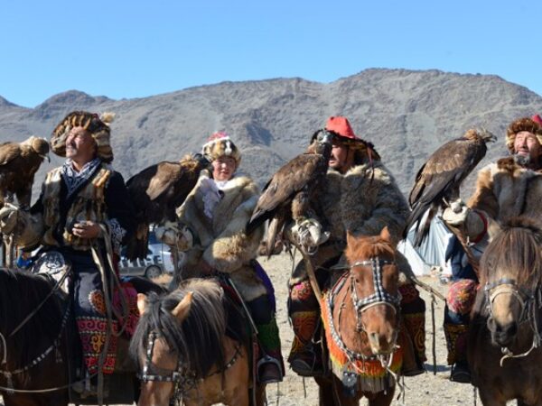 VISIT MONGOLIAN EAGLE HUNTER’S FAMILY IN THE REMOTE ALTAI MOUNTAINS